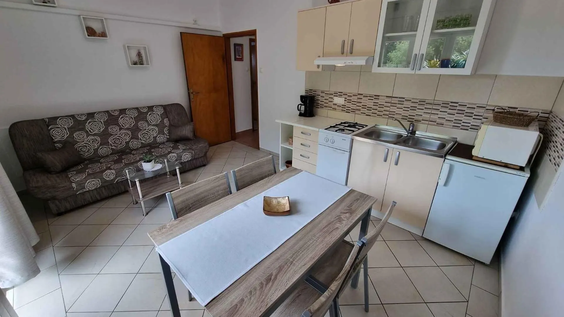 Apartment In Dramalj 33974