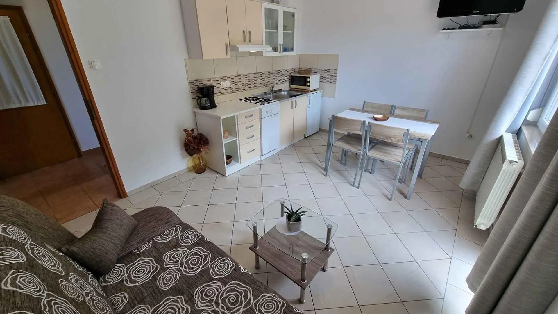 Apartment In Dramalj 33974