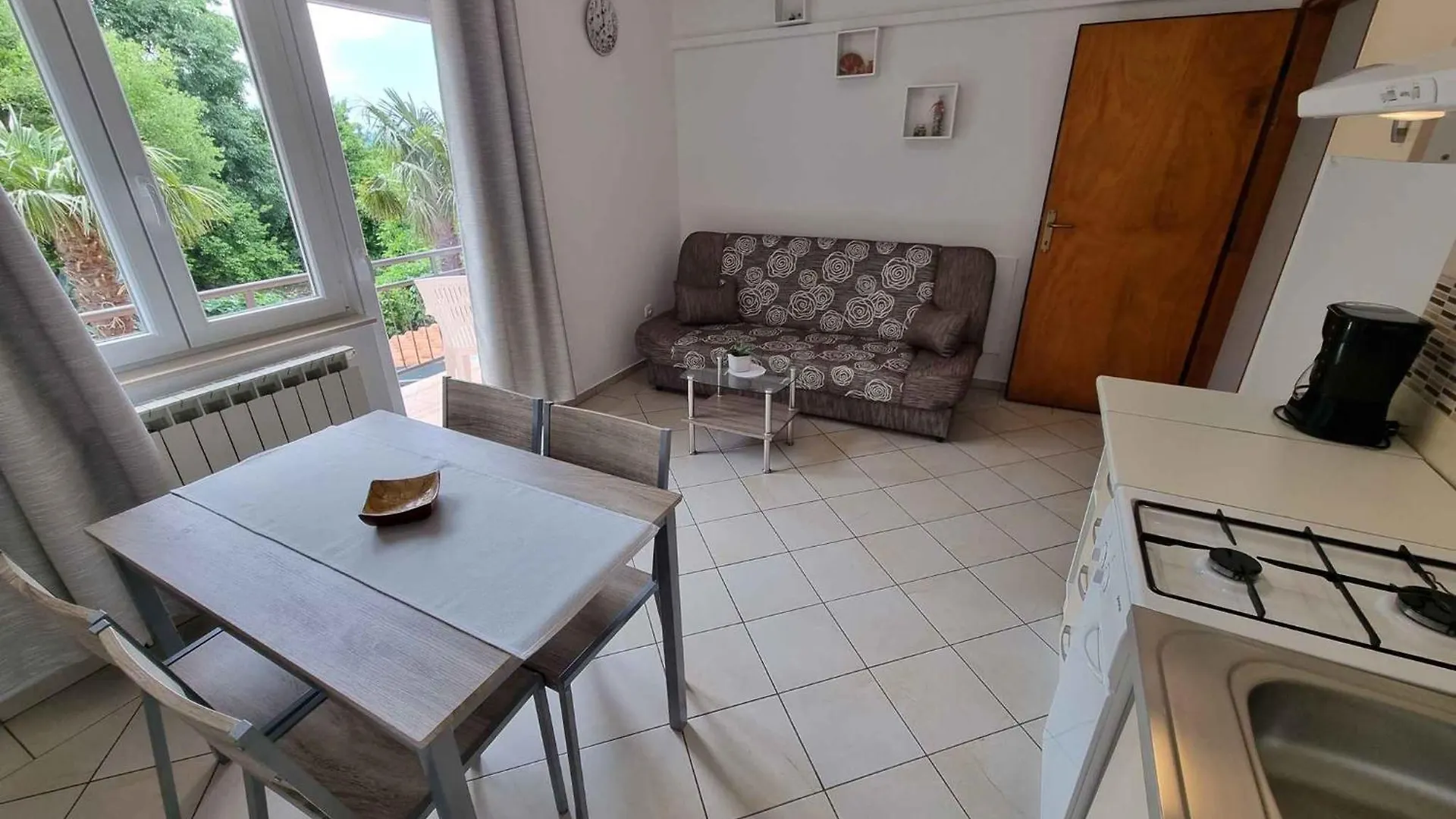 Apartment In Dramalj 33974